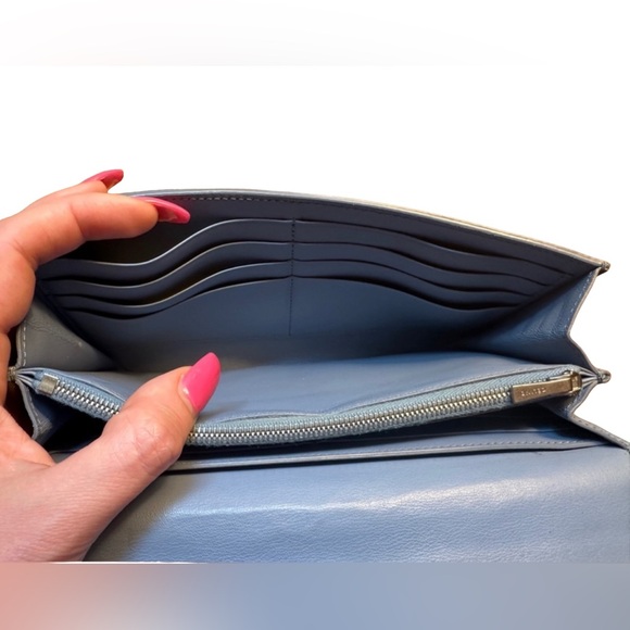 CELINE RARE LARGE PERIWINKLE PEBBLED LEATHER WALLET - Picture 5 of 15